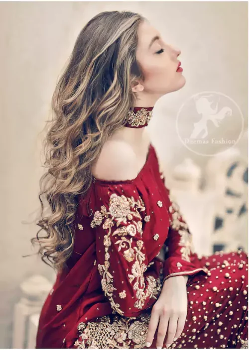 The accompanying trousers are equally striking, with deep red embellished motifs implemented at their bottom for a harmonious flow. A