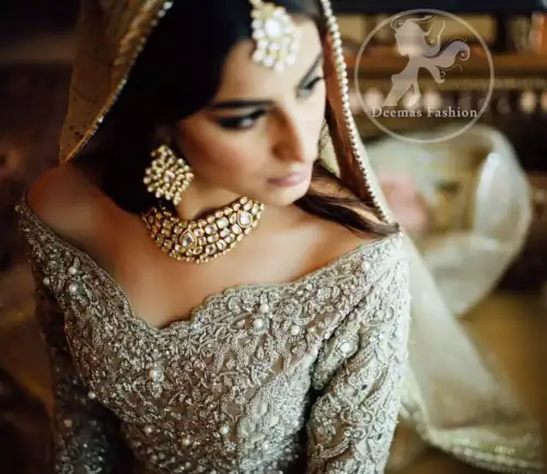 The frock has been adorned with a fully embroidered bodice. The frock features beautiful and fabulous embellishment front and back.