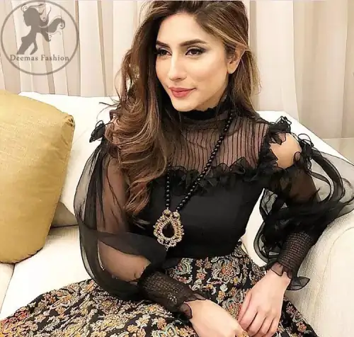 This dress is perfect for a day to evening wear. Exude elegance and class in this pishwas finessed with beautiful