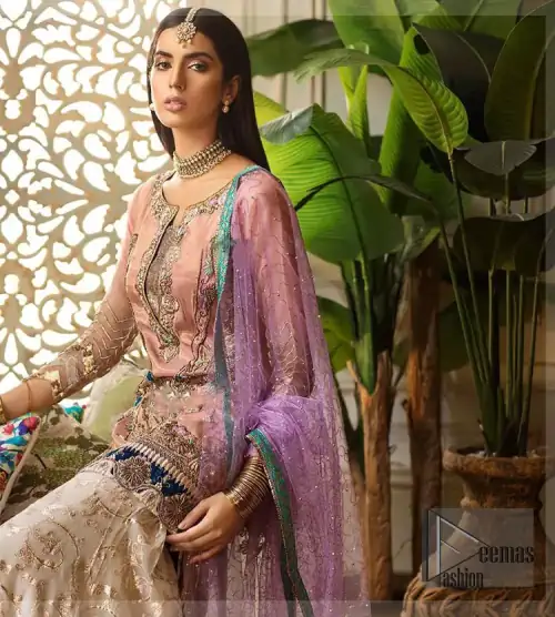 Add some super cool twist to your look with this outfit on your nikah. Gussy up in this luxuriously designed