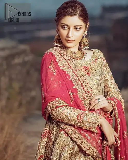 This dress is majestic beauty. A jacquard fabric maxi adorning personification of a majestic look with a contemporary silhouette showcasing