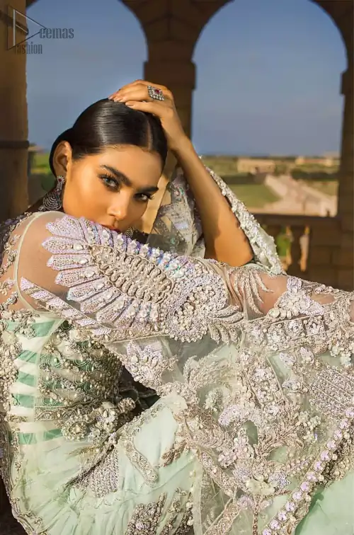 Take a step towards refreshing your wardrobe with aqua front open gown and palazzo pants. This front open gown is