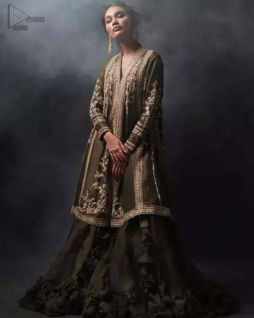 Discover your inner charm with this ravishing front open shirt adorned with golden embellishment. A delicate arrangement of hand embellished