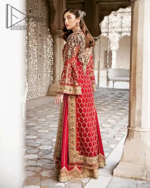 Beautifully elegant with a modern twist. This dress is crafted from delicate floral lace and features a scalloped plunge neckline.