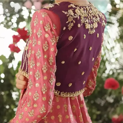 This exceptionally detailed dress is cut in a seductive fit and flare silhouette that’s sure to turn heads. Discover classic