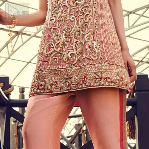 Delicately crafted and personifying chic elegance with an element of grandiose. You are all set to make a lasting impact