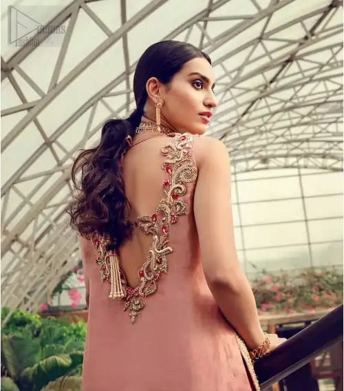 Delicately crafted and personifying chic elegance with an element of grandiose. You are all set to make a lasting impact