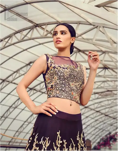 Captured in traditional silhouette, The bridal stands out due to its uniqueness and the perfect fusion of modern cut and