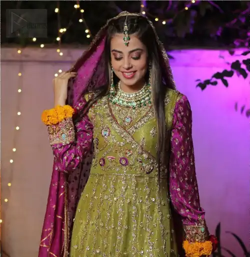 Nothing speaks of femininity and class louder than this mehndi outfits for bridesmaids. The sequinned whimsical florals embroidered across the