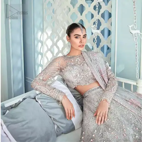 Its an unforgettable look that will effortlessly take you from day to night this festive season. Unique craftsmanship and detailed