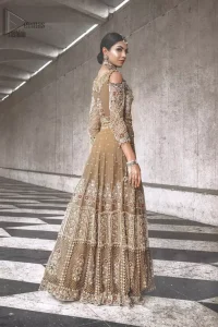 This mehndi green outfit totally pulled off our classic bridal wear with an unmatchable grace giving major bridal goals. Featuring beautiful handwork, the blouse has a delicate arrangement of hand embellished floral patterns with zardozi work and finished with dangling balls. Refined craftsmanship is at its best with hand embellished jaal, geometric patterns and floral bunches at the lehenga. This outfit is paired with an organza dupatta chann and finishing all around the edges making it a statement piece.