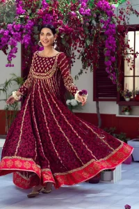 The perfect combination of tradition and class. With a lot of attention to detail, the intricate zardozi work with using glass beading and threads makes the bodice look like nothing but a dream. The tiny floral motifs are also scattered on the bodice. This mehndi outfit is ornamented with vertical embroidered lines and coral applique at the bottom. It comprises with maroon capri pants and coral self fabric dupattta. You are all set to make a lasting impact with the divine royalty of this dress.