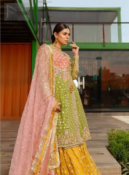 We have brought a charismatic charm to the traditional motifs and cuts. Our embroidery is rich in detailed traditional techniques