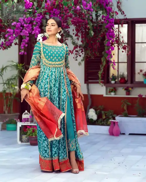 The perfect combination of tradition and class. With a lot of attention to detail, the intricate zardozi work with using