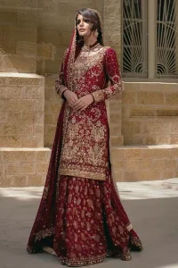 Designed with a round neckline, the shirt is full-sleeved which enhances its traditional magnificence. This graceful traditional bridal wear will definitely add to your perfection on the reception day.