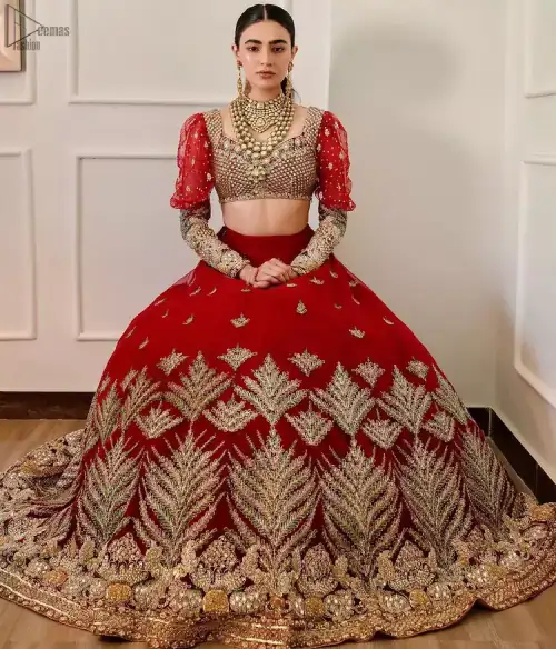 The red Lehenga Blouse comes with full sleeves and is made with the purest organza, while a sweetheart neckline follows