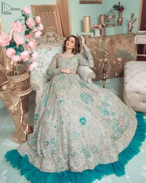 This style-savvy bride totally pulled off our classic bridal wear with unmatchable grace-giving major bridal goals. Featuring beautiful handwork, this
