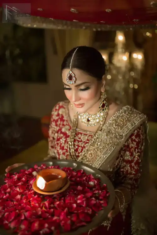 Looking perfectly gorgeous is not a mere utopia. You already appear stunning but with the Crimson Lehenga Blouse on you,