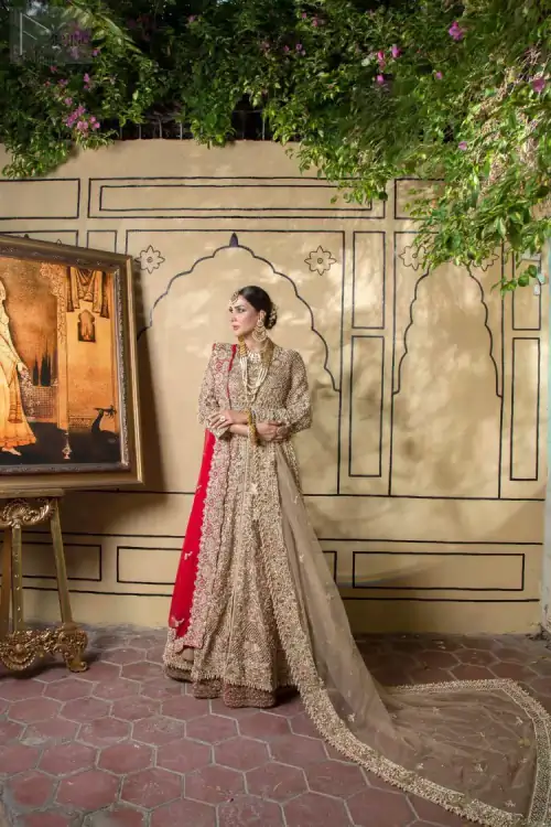 Our designers made sure its splendid round neckline looks utterly gorgeous with a fine adornment of tassels, pearls and criss-cross