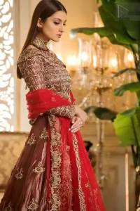 This meritorious dress is going to give you a lot of admirers on a reception day.  