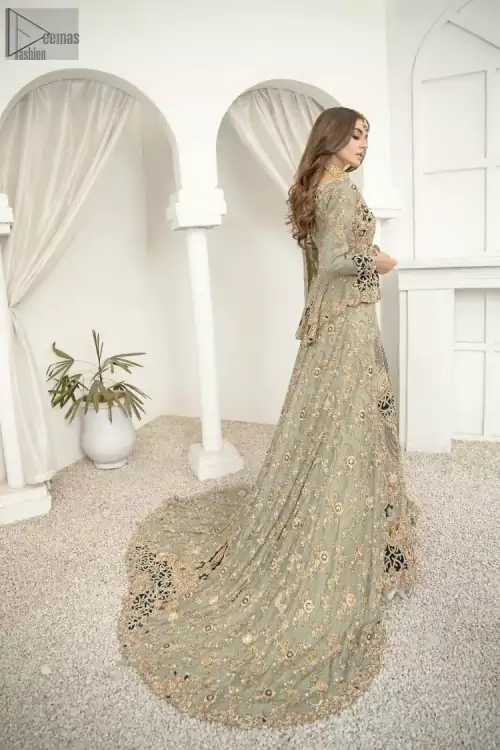 With a fascinating back train, this ravishing bridal wear displays brilliant work of light golden embroidery under its V-neckline.