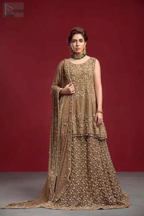 Captured in a traditional silhouette, The bridal stands out due to its uniqueness and the perfect fusion of modern cut