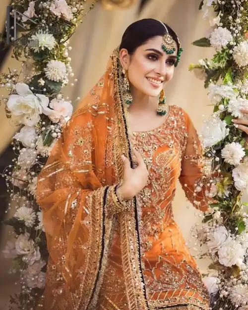 Time to treat yourself with an orange article of Deemas Fashion. This orange heartiest mealtime article will twirl your heart. 