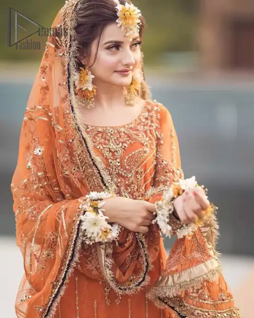 Time to treat yourself with an orange article of Deemas Fashion. This orange heartiest mealtime article will twirl your heart. 