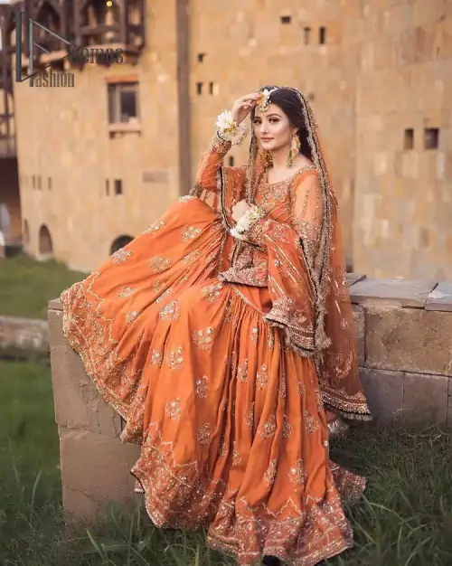 Time to treat yourself with an orange article of Deemas Fashion. This orange heartiest mealtime article will twirl your heart. 