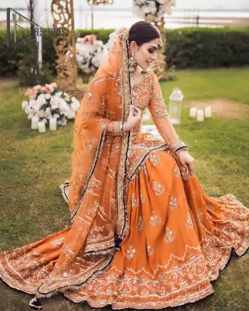 Time to treat yourself with an orange article of Deemas Fashion. This orange heartiest mealtime article will twirl your heart. 