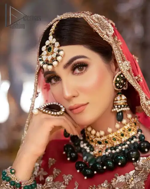 Take your style up a few notches with this bold yet elegant piece on your Big day. This red full