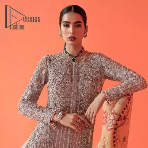 If you have a galaxy in your eyes, and immense love in your heart for your outfits then this beautiful