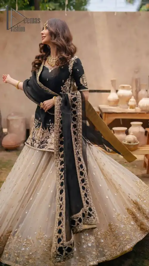 Do you want to feel like a superstar? So this stunning article is designed only for you. Just wear our