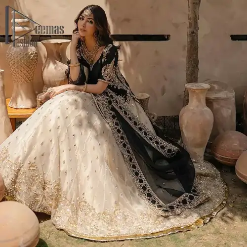 Do you want to feel like a superstar? So this stunning article is designed only for you. Just wear our