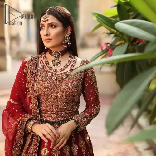 We're sure that all girls love slipping into "maroon outfits for weddings" So, we create this maroon article that will