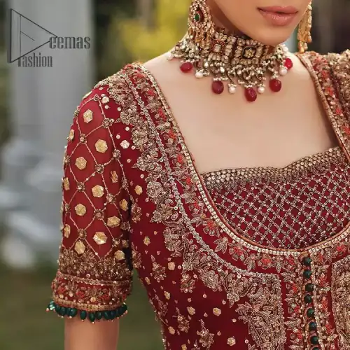Just fulfil your love for maroon on your Big day with DeemasFashion. Giving you all the glam with this maroon