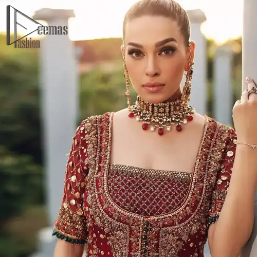 Just fulfil your love for maroon on your Big day with DeemasFashion. Giving you all the glam with this maroon