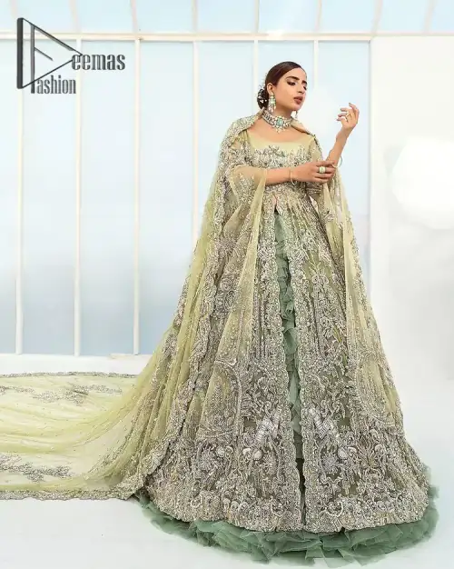 Confected on a luxury outfit with spectacular colors and contrast, this style serves for an elevated look. Delicate embroidery of