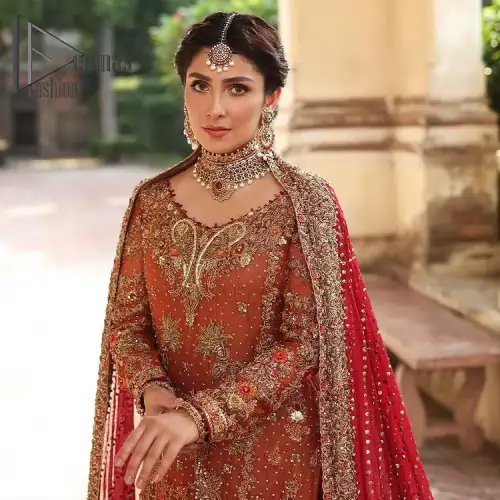 Wondering what an aesthetic bridal attire looks like? The beauty in red makes you go gaga over your look and