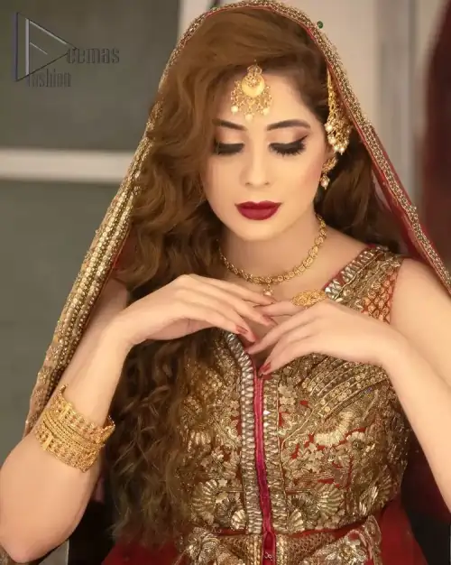 She's a divine, a diety, a vision, a gift. She is a girl in Florence, wrapped in a flare and