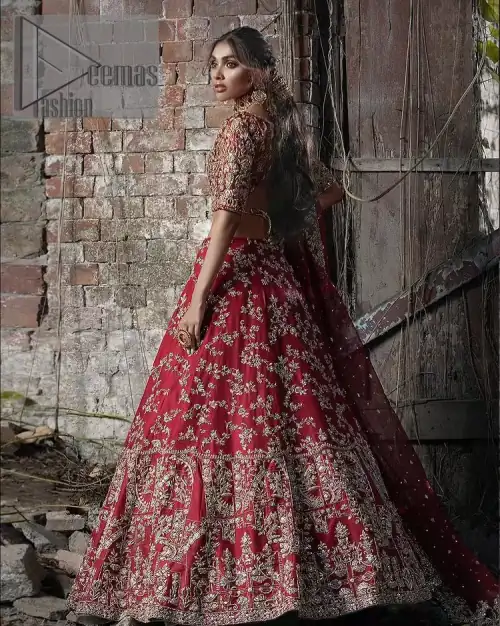 Envelop yourself into the dazzling love affair. Surprise everyone with this deep red article on your Big day. Stating this