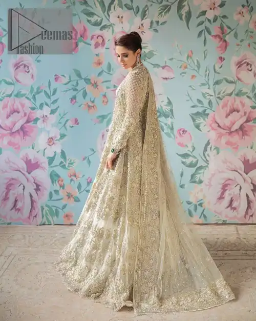 On a magical ivory afternoon, the sun reflects her radiance, the wind mimics her gaze. Starting this ivory article with