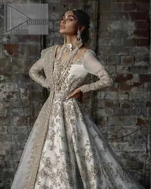 Back train is a dreamy silhouette designed to highlight you like the dazzling jewel on your walima day. The back