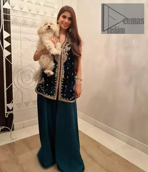 No matter the time and occasion, a pop of blue will always bring you in the bright light. This teal