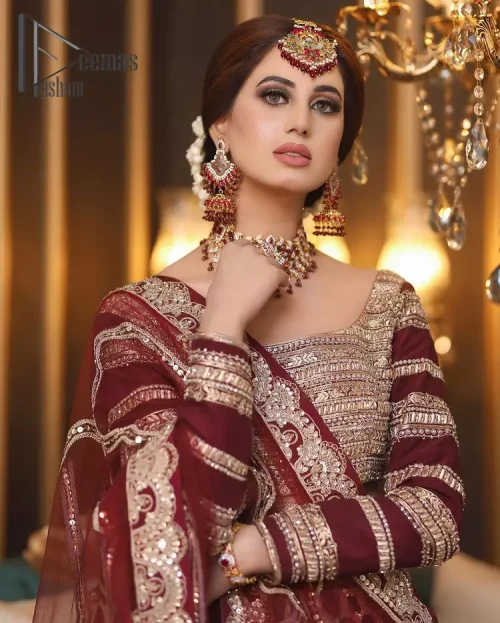 Attain your expectations on your big day with this dress. The classically vibrant combination of red and gold is a