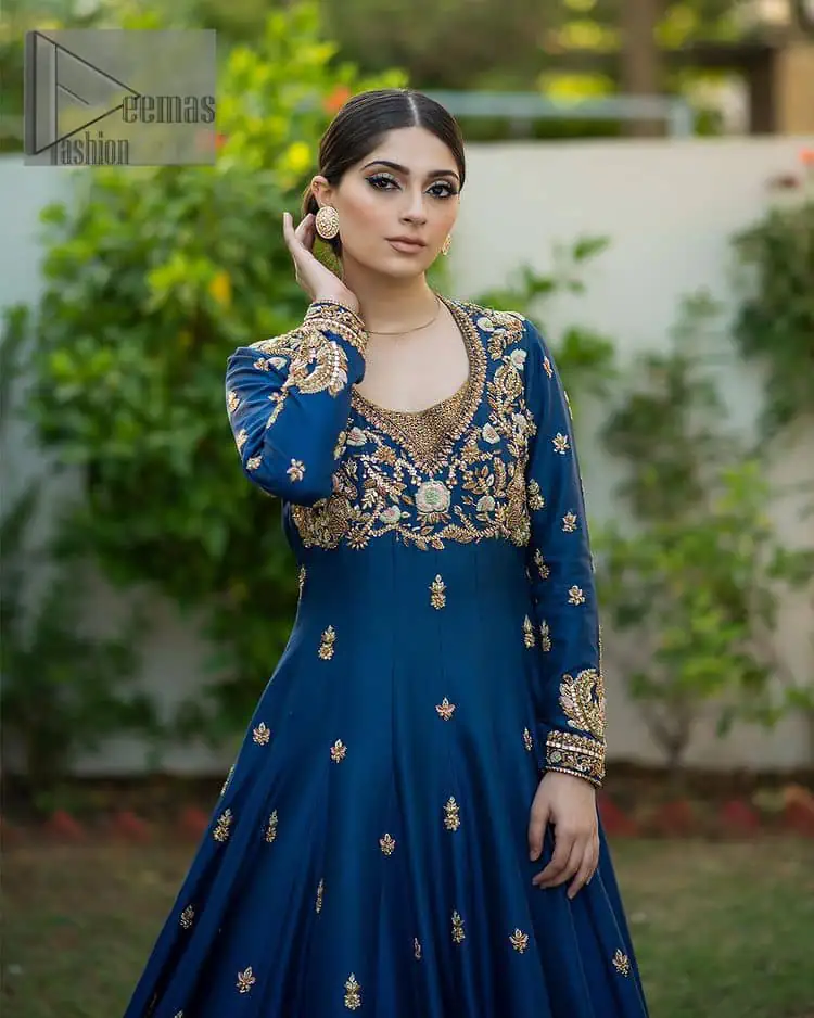 Hues of blues make a funky yet amazing pattern on amazing events. DeemasFashion introduces a navy blue outfit. Starting this