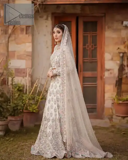 Ivory is effortlessly snappy and fun with the essence of pop. Introducing the Walima outfit for the happiest bride. Starting