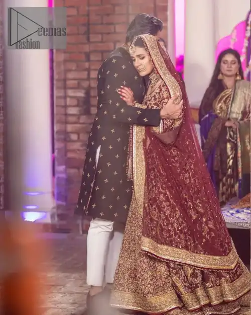 Take me to your heart, for it's there that I belong. A pure outfit base in maroon as a canvas