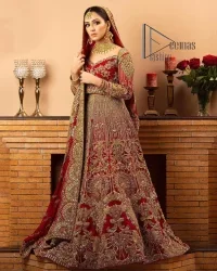 Most girls are excited just to wear maroon amazements. DeemasFashion initiates this Pakistani reception wear which includes a maroon blouse which is meticulously hand rendered with antique embroidery that enhances tilla, dabka, kora and zardozi. Further, the sweetheart neckline of the blouse splendidly comes with full sleeves. The Pakistani reception wear is organized with a flared lehenga which is heavily embellished. Conclude this Pakistani reception wear with a dupatta in the same colour which is adorned with four-sided borders to meet your amazements.