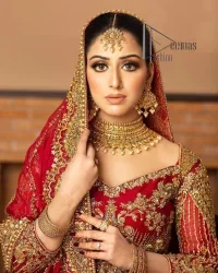 Most girls are excited just to wear maroon amazements. DeemasFashion initiates this Pakistani reception wear which includes a maroon blouse which is meticulously hand rendered with antique embroidery that enhances tilla, dabka, kora and zardozi. Further, the sweetheart neckline of the blouse splendidly comes with full sleeves. The Pakistani reception wear is organized with a flared lehenga which is heavily embellished. Conclude this Pakistani reception wear with a dupatta in the same colour which is adorned with four-sided borders to meet your amazements.